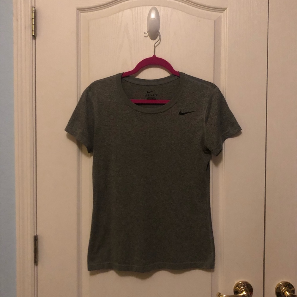 NIKE | Dri-Fit Gray Short Sleeve Shirt